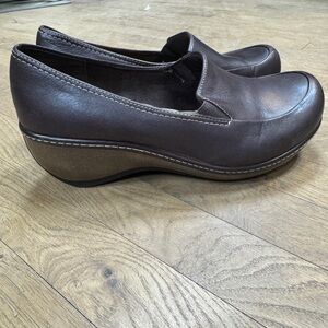 SoftWalk Brown Leather Slip-On Wedge Clogs Women’s 11W